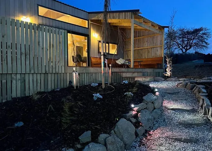 Alpine - Views, Fire-pit, Central, Cosy *