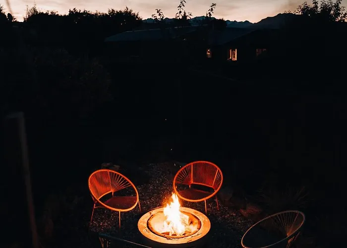 Alpine - Views, Fire-pit, Central, Cosy 公寓